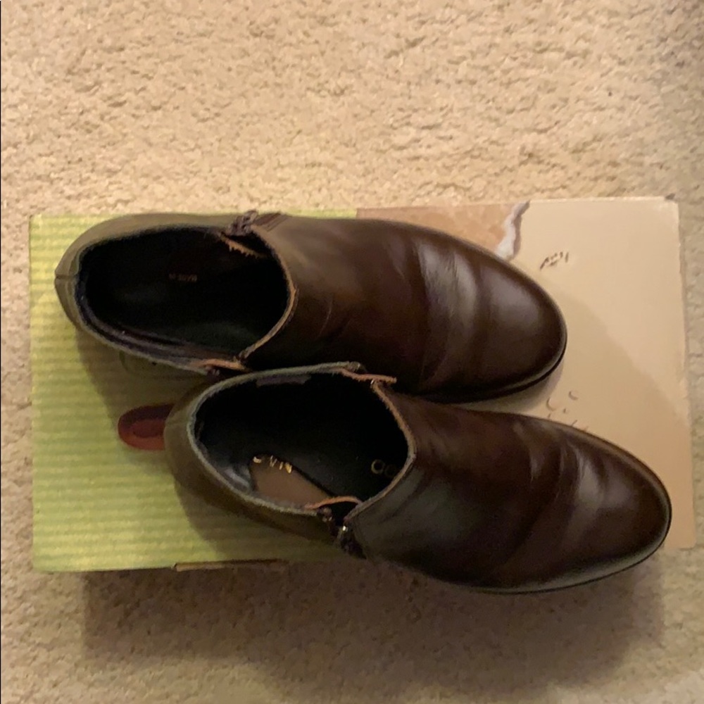 Naot Helm brown booties